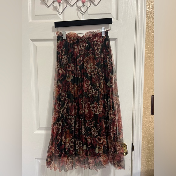 Haute Monde Dresses & Skirts - Floral Maxi skirt